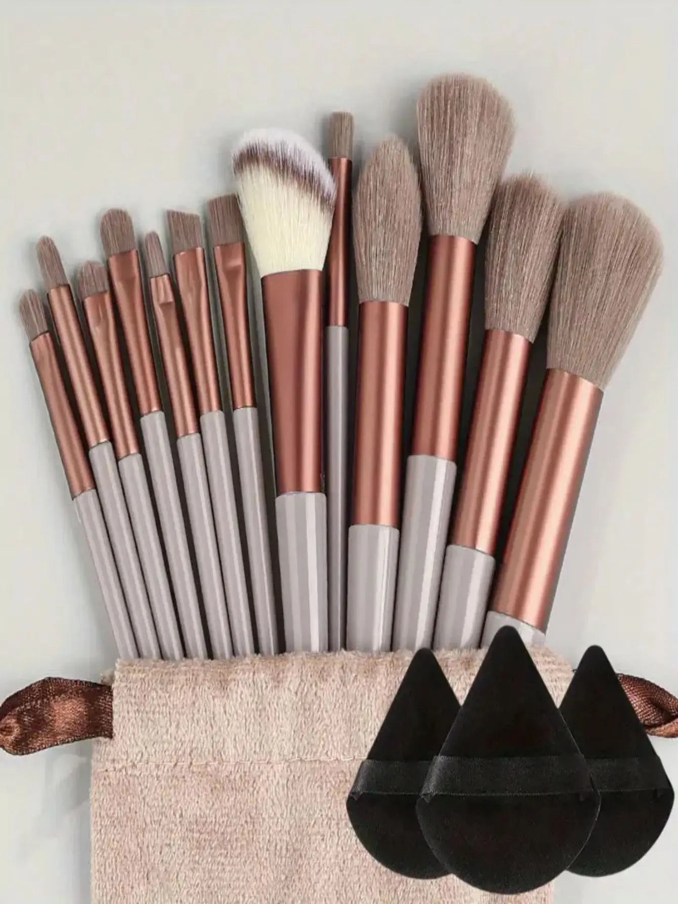 13-Piece Professional Makeup Brush Set Soft Fluffy Kabuki Blending Eyeshadow Foundation Powder Beauty Tools for Cosmetic Application