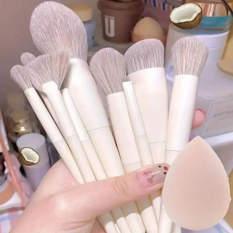 13-Piece Professional Makeup Brush Set Soft Fluffy Kabuki Blending Eyeshadow Foundation Powder Beauty Tools for Cosmetic Application