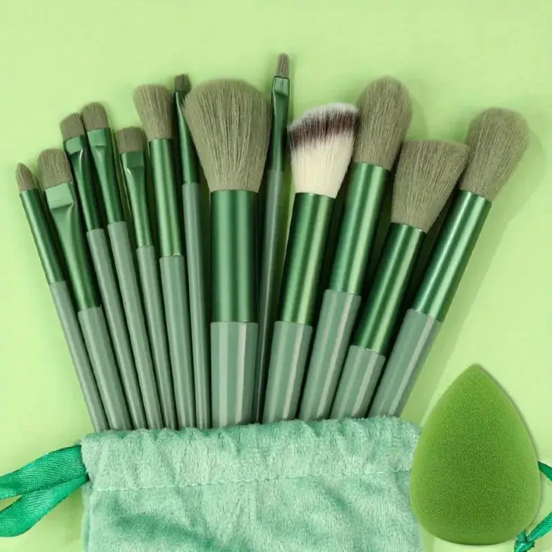 13-Piece Professional Makeup Brush Set Soft Fluffy Kabuki Blending Eyeshadow Foundation Powder Beauty Tools for Cosmetic Application