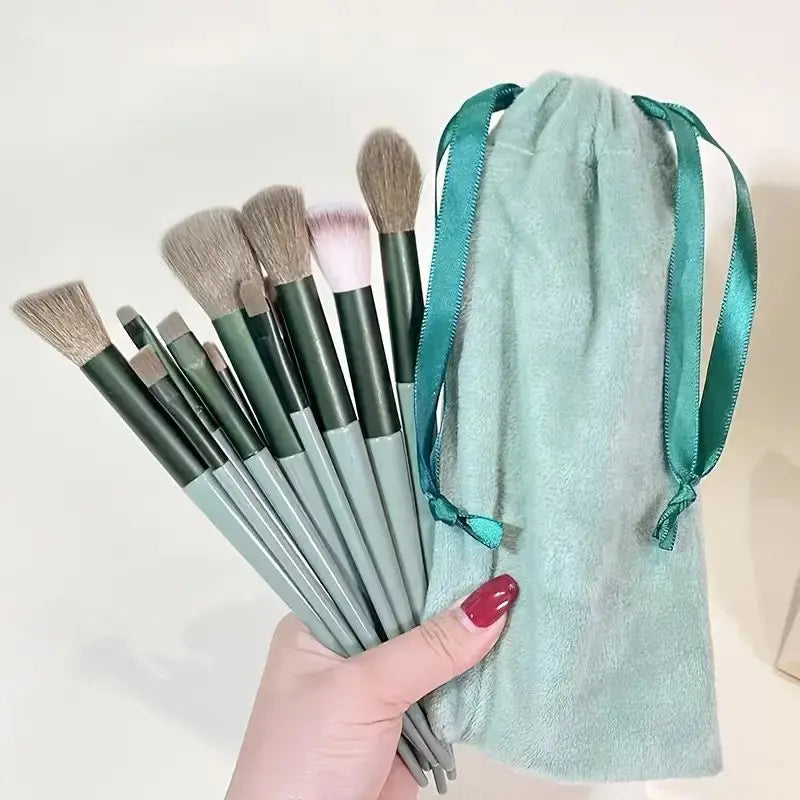 13-Piece Professional Makeup Brush Set Soft Fluffy Kabuki Blending Eyeshadow Foundation Powder Beauty Tools for Cosmetic Application